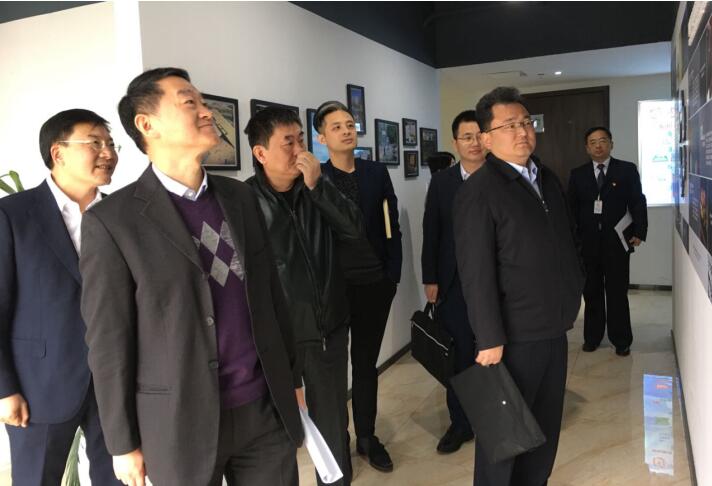 ���ŵ�ί��ǡ������³��ζ��ʶӵ��бط���ó����