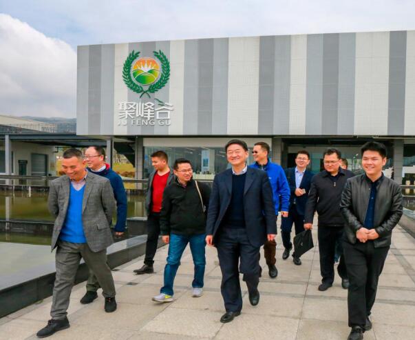 ���ŵ�ί������������³��ζ��ʶӵ��о۷��