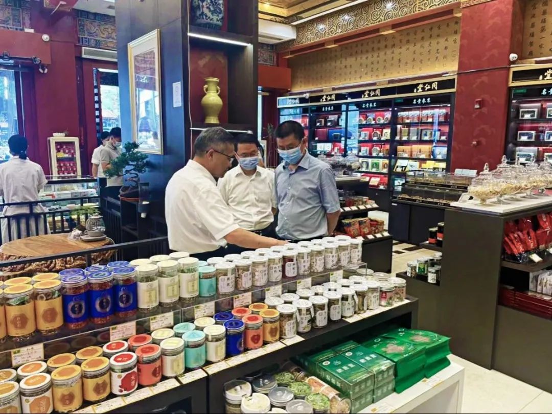 �����򵼸��ط��󿵽���˾����