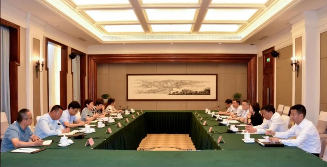 �ຣ�ط�ί�򵼵���ţ���ݵ��н���