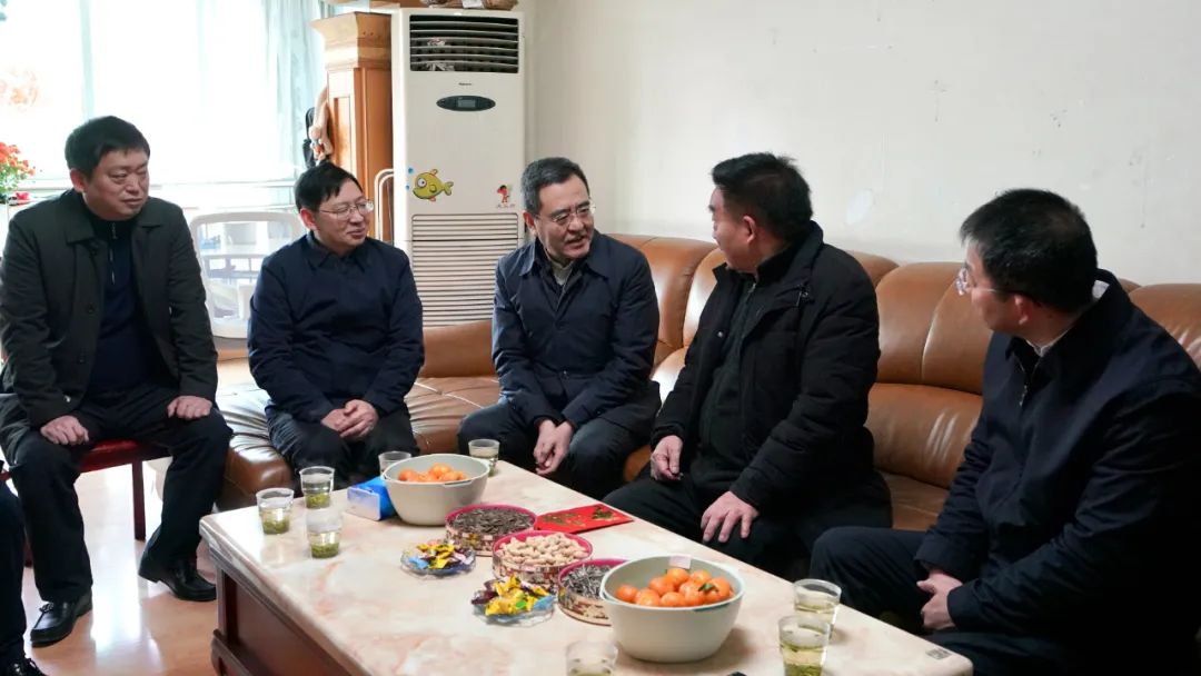 �ط�ί��ί������������η����������߷�ο��ʡ�ط������ϵ�Ա�������ϸɲ�